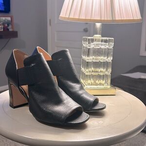 Corso Como Black leather open toe shoes with tortoise block heel, Sz 7.5